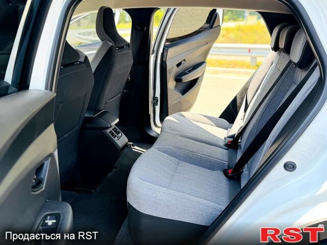 Белый Рено Megane E-Tech, объемом двигателя 0 л и пробегом 3 тыс. км за 29500 $, фото 7 на Automoto.ua