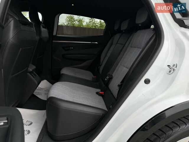 Белый Рено Megane E-Tech, объемом двигателя 0 л и пробегом 110 тыс. км за 19500 $, фото 36 на Automoto.ua
