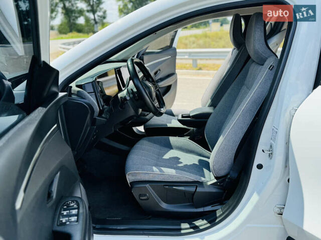 Белый Рено Megane E-Tech, объемом двигателя 0 л и пробегом 3 тыс. км за 29500 $, фото 11 на Automoto.ua