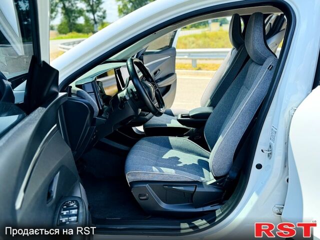 Белый Рено Megane E-Tech, объемом двигателя 0 л и пробегом 3 тыс. км за 29500 $, фото 6 на Automoto.ua