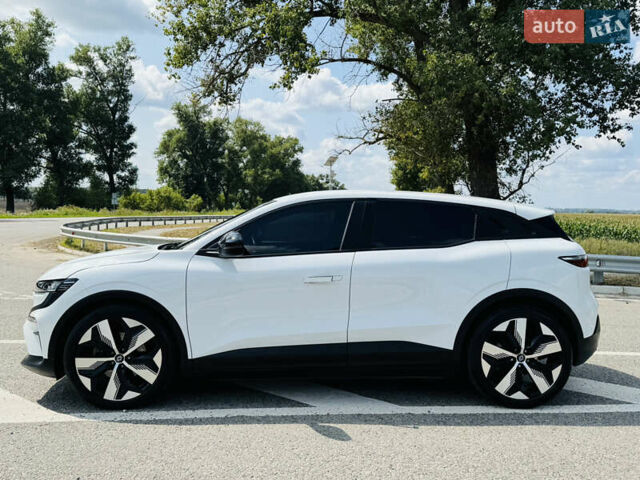 Белый Рено Megane E-Tech, объемом двигателя 0 л и пробегом 3 тыс. км за 29500 $, фото 2 на Automoto.ua