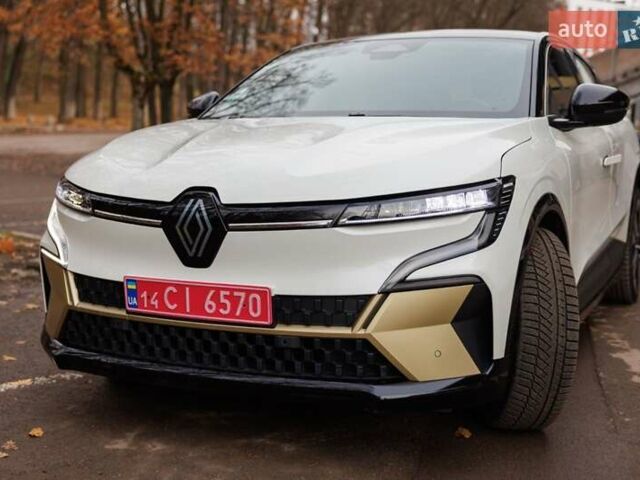 Белый Рено Megane E-Tech, объемом двигателя 0 л и пробегом 89 тыс. км за 19800 $, фото 7 на Automoto.ua