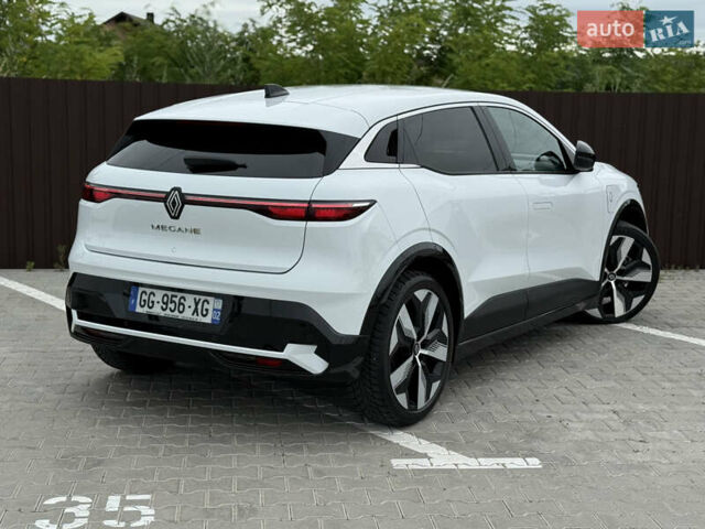 Белый Рено Megane E-Tech, объемом двигателя 0 л и пробегом 110 тыс. км за 19500 $, фото 11 на Automoto.ua