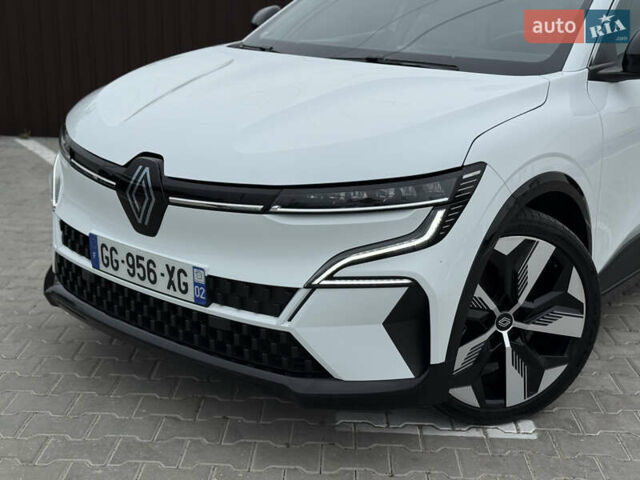 Белый Рено Megane E-Tech, объемом двигателя 0 л и пробегом 110 тыс. км за 19500 $, фото 3 на Automoto.ua