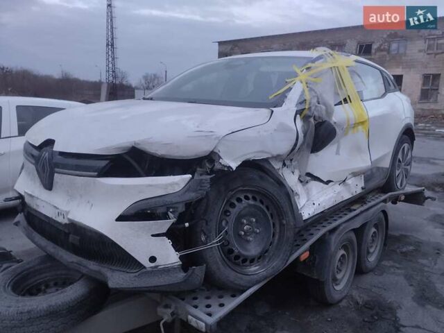 Белый Рено Megane E-Tech, объемом двигателя 0 л и пробегом 30 тыс. км за 13300 $, фото 4 на Automoto.ua