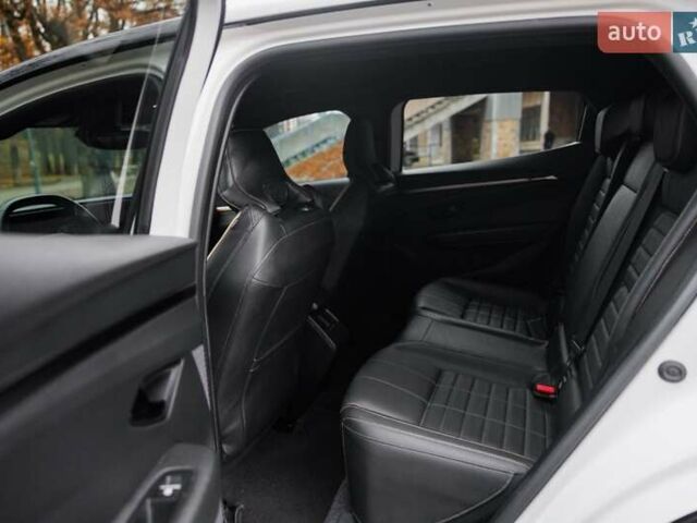 Белый Рено Megane E-Tech, объемом двигателя 0 л и пробегом 89 тыс. км за 19800 $, фото 40 на Automoto.ua