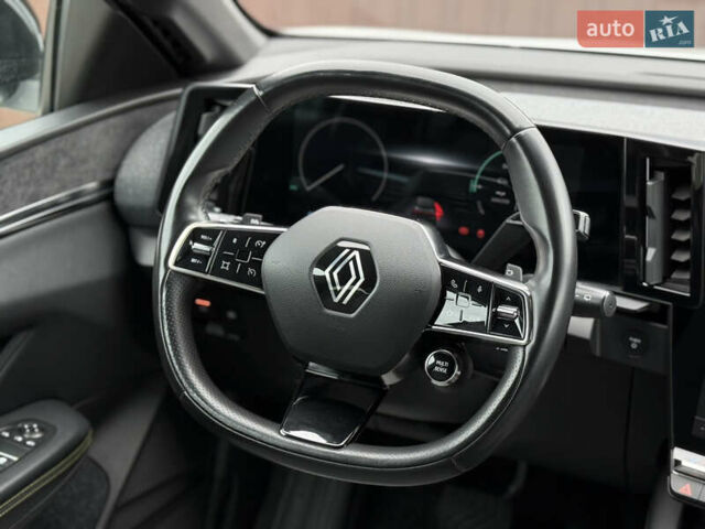 Белый Рено Megane E-Tech, объемом двигателя 0 л и пробегом 110 тыс. км за 19500 $, фото 54 на Automoto.ua