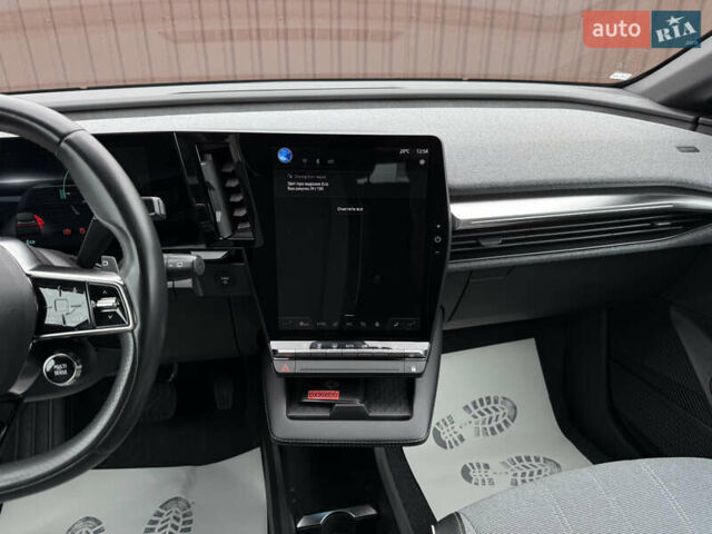 Белый Рено Megane E-Tech, объемом двигателя 0 л и пробегом 110 тыс. км за 19500 $, фото 56 на Automoto.ua