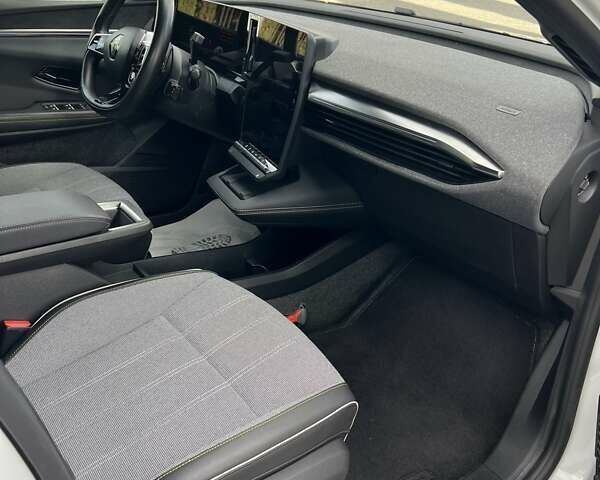 Рено Megane E-Tech 2023 в Дубно на Automoto.ua Белый Рено Megane E-Tech, объемом двигателя 0 л и пробегом 59 тыс. км за 22750 $, фото 33 на Automoto.ua