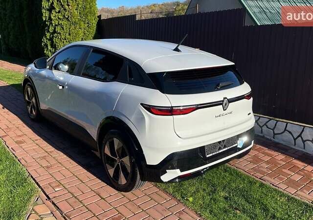 Білий Рено Megane E-Tech, об'ємом двигуна 0 л та пробігом 33 тис. км за 19700 $, фото 3 на Automoto.ua