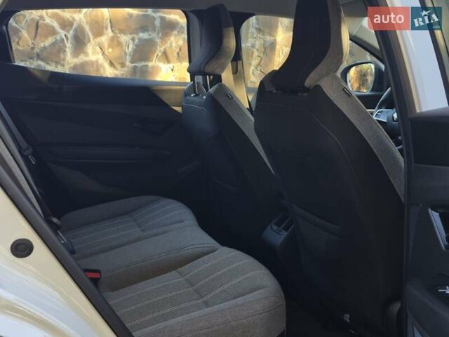 Белый Рено Megane E-Tech, объемом двигателя 0 л и пробегом 7 тыс. км за 20336 $, фото 25 на Automoto.ua