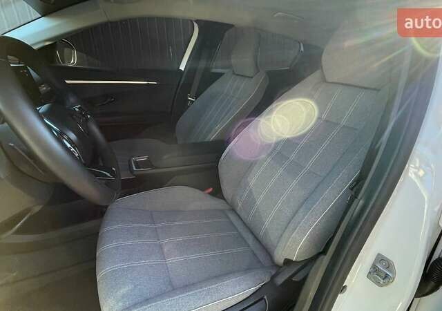 Білий Рено Megane E-Tech, об'ємом двигуна 0 л та пробігом 33 тис. км за 19700 $, фото 11 на Automoto.ua