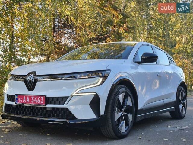 Белый Рено Megane E-Tech, объемом двигателя 0 л и пробегом 7 тыс. км за 20336 $, фото 2 на Automoto.ua