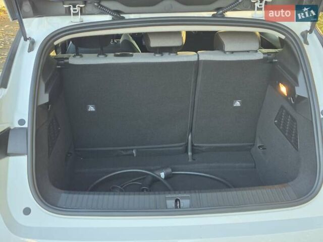 Рено Megane E-Tech 2023 в Львове на Automoto.ua Белый Рено Megane E-Tech, объемом двигателя 0 л и пробегом 7 тыс. км за 20431 $, фото 1 на Automoto.ua