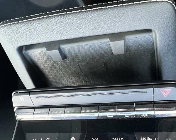 Рено Megane E-Tech 2023 в Дубно на Automoto.ua Белый Рено Megane E-Tech, объемом двигателя 0 л и пробегом 59 тыс. км за 22750 $, фото 46 на Automoto.ua