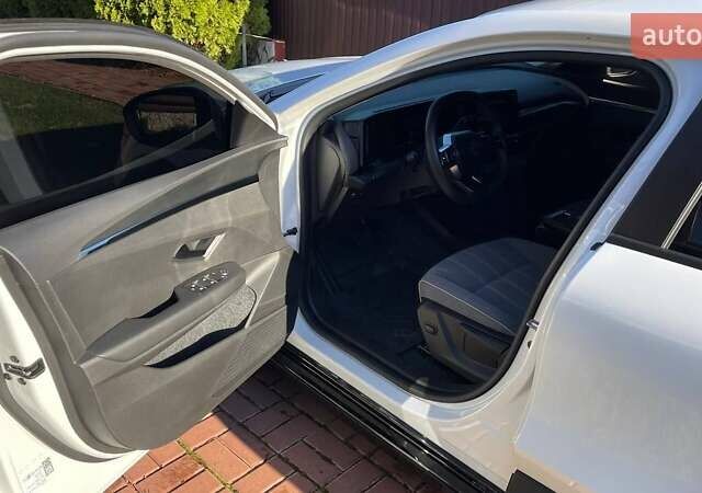Білий Рено Megane E-Tech, об'ємом двигуна 0 л та пробігом 33 тис. км за 19700 $, фото 5 на Automoto.ua