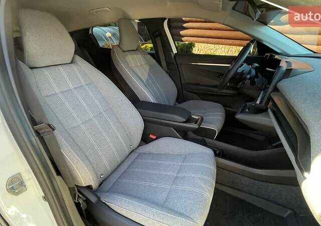 Білий Рено Megane E-Tech, об'ємом двигуна 0 л та пробігом 33 тис. км за 19700 $, фото 8 на Automoto.ua