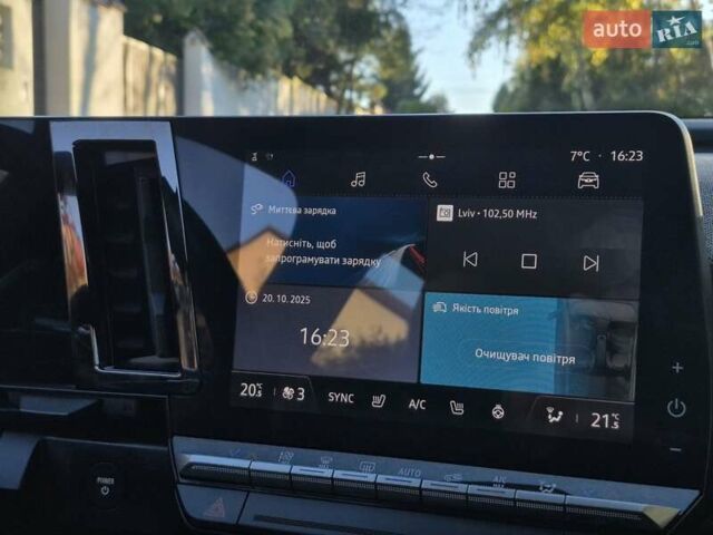 Белый Рено Megane E-Tech, объемом двигателя 0 л и пробегом 7 тыс. км за 20336 $, фото 17 на Automoto.ua