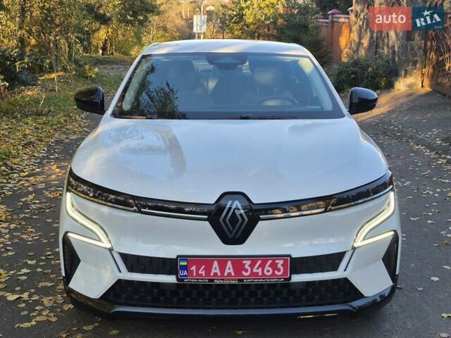 Белый Рено Megane E-Tech, объемом двигателя 0 л и пробегом 7 тыс. км за 20336 $, фото 6 на Automoto.ua