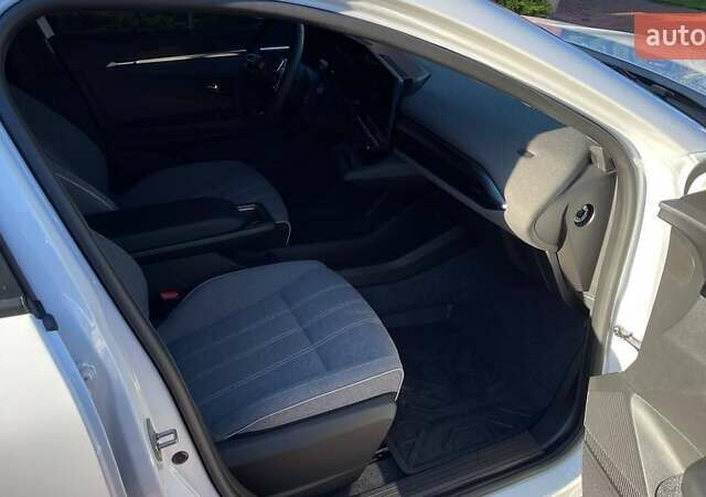 Білий Рено Megane E-Tech, об'ємом двигуна 0 л та пробігом 33 тис. км за 19700 $, фото 10 на Automoto.ua