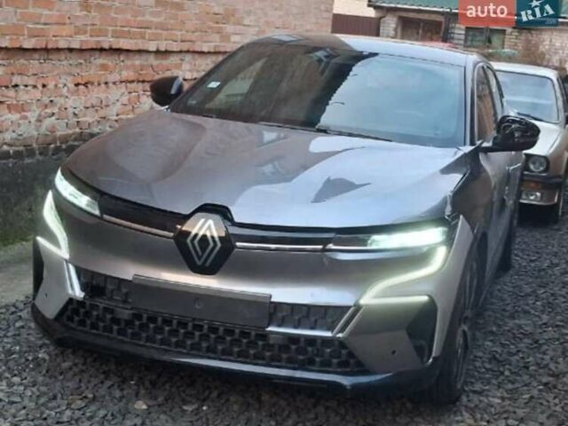 Белый Рено Megane E-Tech, объемом двигателя 0 л и пробегом 35 тыс. км за 15757 $, фото 2 на Automoto.ua