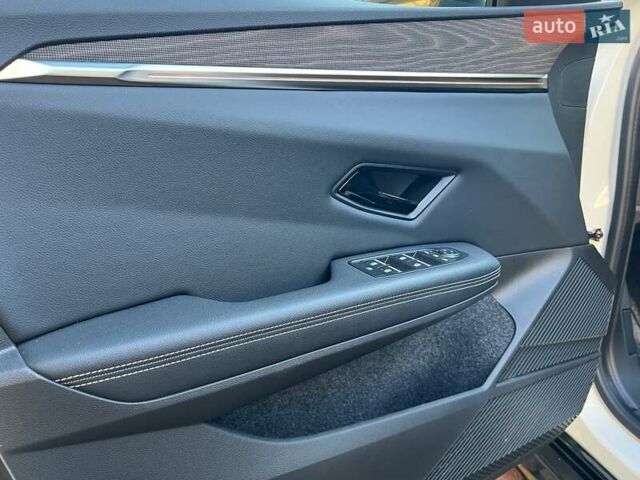 Белый Рено Megane E-Tech, объемом двигателя 0 л и пробегом 2 тыс. км за 24450 $, фото 42 на Automoto.ua