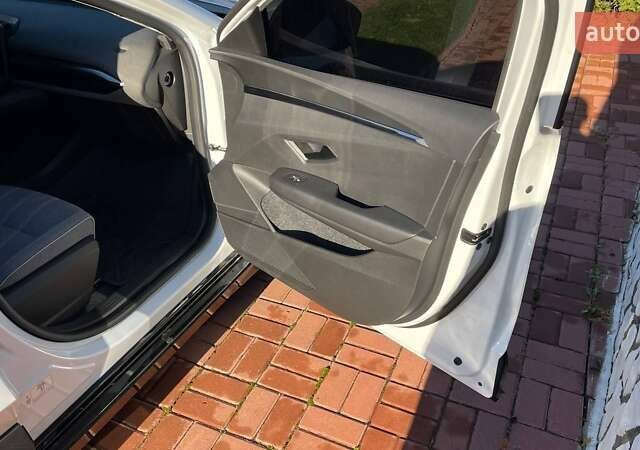 Білий Рено Megane E-Tech, об'ємом двигуна 0 л та пробігом 33 тис. км за 19700 $, фото 9 на Automoto.ua