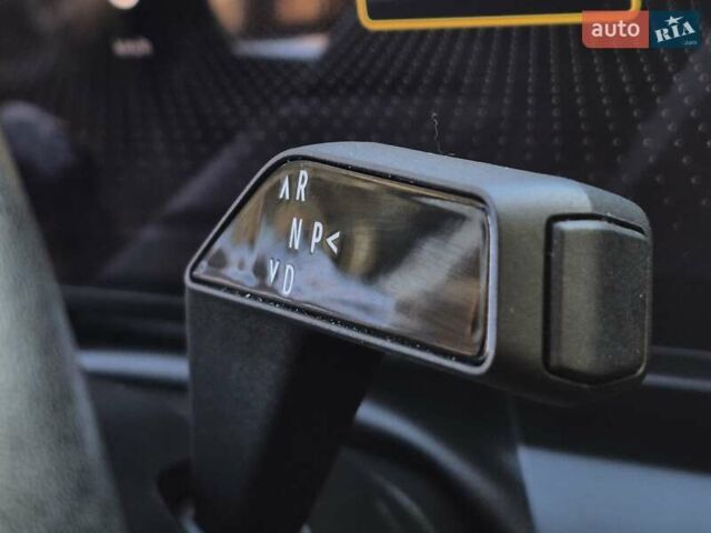 Белый Рено Megane E-Tech, объемом двигателя 0 л и пробегом 7 тыс. км за 20336 $, фото 19 на Automoto.ua