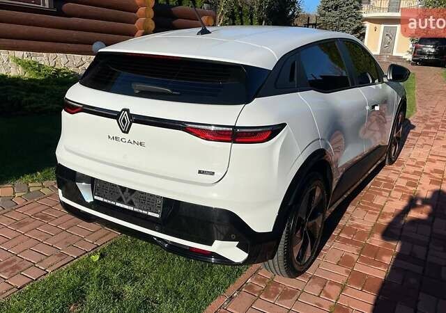 Білий Рено Megane E-Tech, об'ємом двигуна 0 л та пробігом 33 тис. км за 19700 $, фото 4 на Automoto.ua