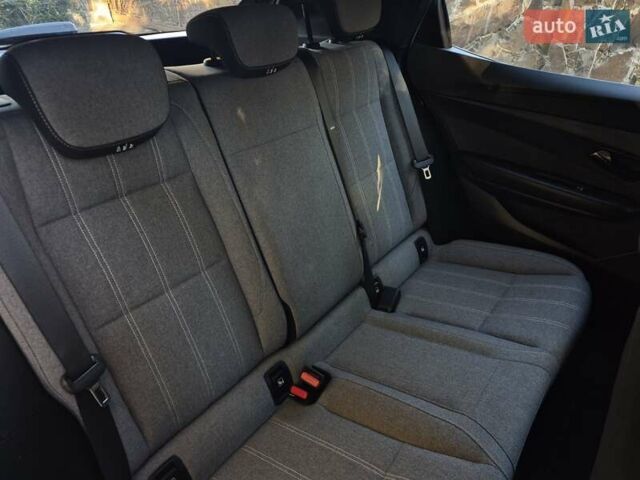 Белый Рено Megane E-Tech, объемом двигателя 0 л и пробегом 7 тыс. км за 20336 $, фото 28 на Automoto.ua