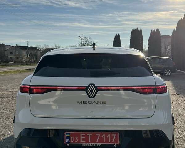 Белый Рено Megane E-Tech, объемом двигателя 0 л и пробегом 2 тыс. км за 24450 $, фото 11 на Automoto.ua