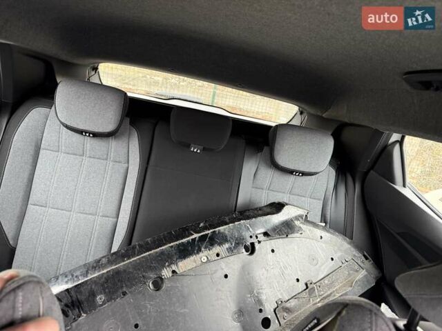 Белый Рено Megane E-Tech, объемом двигателя 0 л и пробегом 10 тыс. км за 9900 $, фото 10 на Automoto.ua