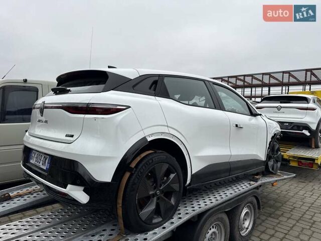 Белый Рено Megane E-Tech, объемом двигателя 0 л и пробегом 10 тыс. км за 9900 $, фото 14 на Automoto.ua