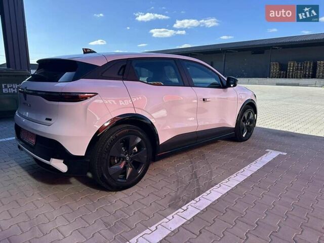 Белый Рено Megane E-Tech, объемом двигателя 0 л и пробегом 6 тыс. км за 20700 $, фото 10 на Automoto.ua