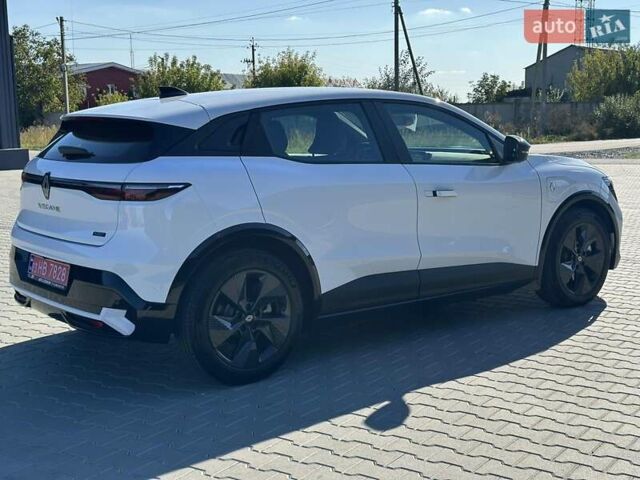 Белый Рено Megane E-Tech, объемом двигателя 0 л и пробегом 6 тыс. км за 20700 $, фото 13 на Automoto.ua