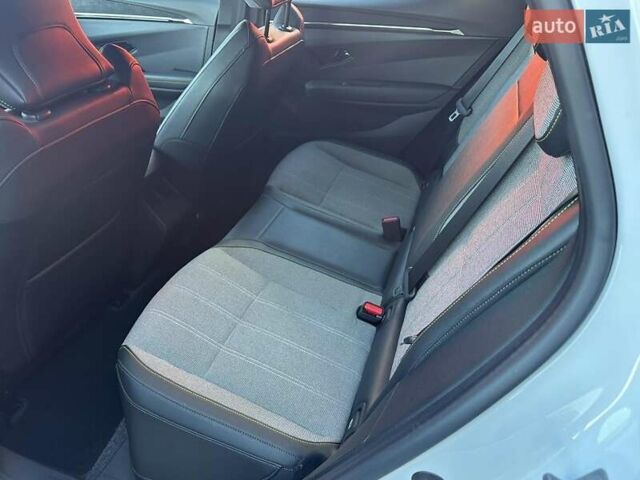 Белый Рено Megane E-Tech, объемом двигателя 0 л и пробегом 6 тыс. км за 20700 $, фото 4 на Automoto.ua