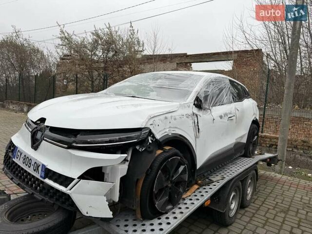 Белый Рено Megane E-Tech, объемом двигателя 0 л и пробегом 10 тыс. км за 9900 $, фото 3 на Automoto.ua