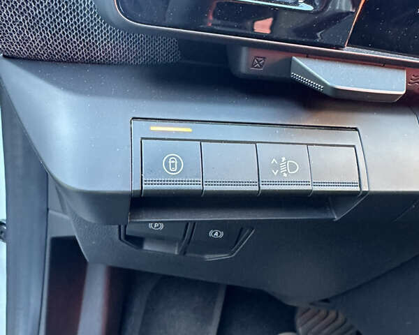 Білий Рено Megane E-Tech, об'ємом двигуна 0 л та пробігом 3 тис. км за 20500 $, фото 14 на Automoto.ua