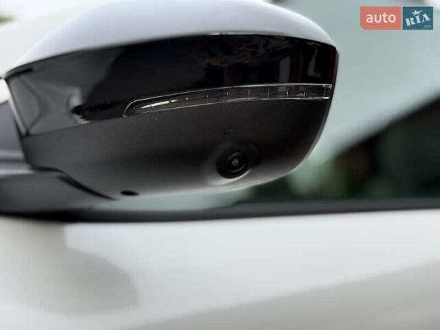 Білий Рено Megane E-Tech, об'ємом двигуна 0 л та пробігом 10 тис. км за 19700 $, фото 5 на Automoto.ua