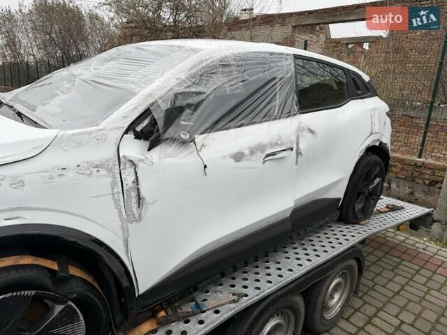 Белый Рено Megane E-Tech, объемом двигателя 0 л и пробегом 10 тыс. км за 9900 $, фото 5 на Automoto.ua