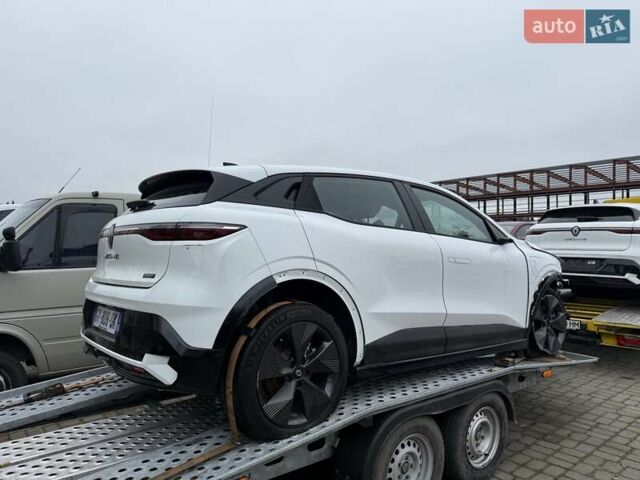 Белый Рено Megane E-Tech, объемом двигателя 0 л и пробегом 10 тыс. км за 9900 $, фото 1 на Automoto.ua