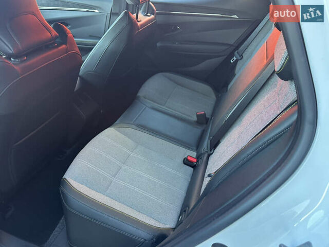 Білий Рено Megane E-Tech, об'ємом двигуна 0 л та пробігом 3 тис. км за 20500 $, фото 21 на Automoto.ua