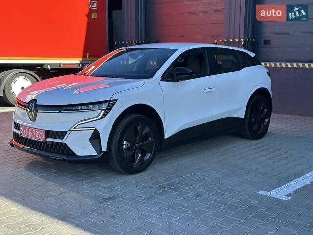 Белый Рено Megane E-Tech, объемом двигателя 0 л и пробегом 6 тыс. км за 20700 $, фото 6 на Automoto.ua
