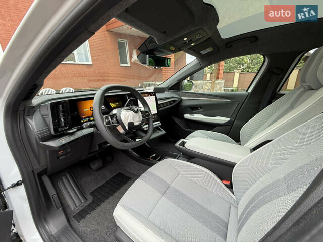 Білий Рено Megane E-Tech, об'ємом двигуна 0 л та пробігом 10 тис. км за 19700 $, фото 41 на Automoto.ua