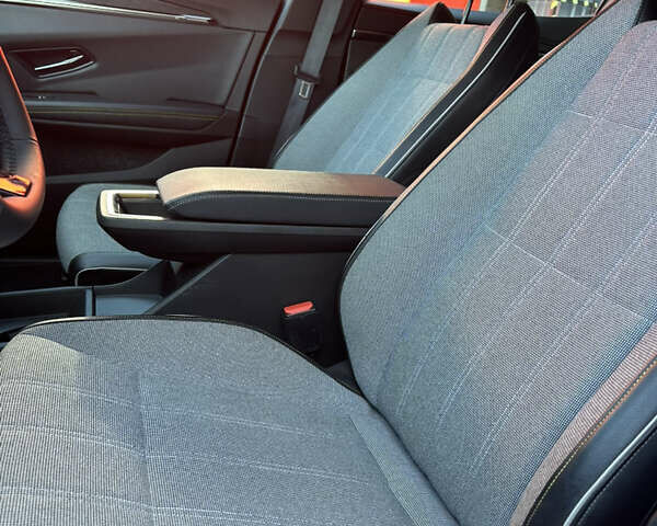 Білий Рено Megane E-Tech, об'ємом двигуна 0 л та пробігом 3 тис. км за 20500 $, фото 19 на Automoto.ua