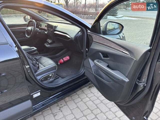 Черный Рено Megane E-Tech, объемом двигателя 0 л и пробегом 12 тыс. км за 20500 $, фото 6 на Automoto.ua
