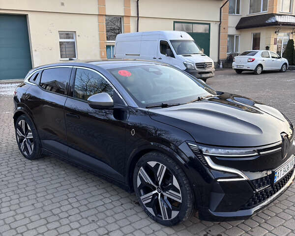 Черный Рено Megane E-Tech, объемом двигателя 0 л и пробегом 12 тыс. км за 20500 $, фото 2 на Automoto.ua