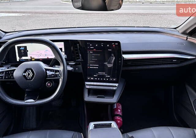 Черный Рено Megane E-Tech, объемом двигателя 0 л и пробегом 12 тыс. км за 20500 $, фото 7 на Automoto.ua