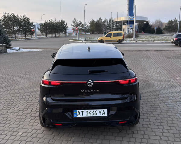 Черный Рено Megane E-Tech, объемом двигателя 0 л и пробегом 12 тыс. км за 20500 $, фото 4 на Automoto.ua