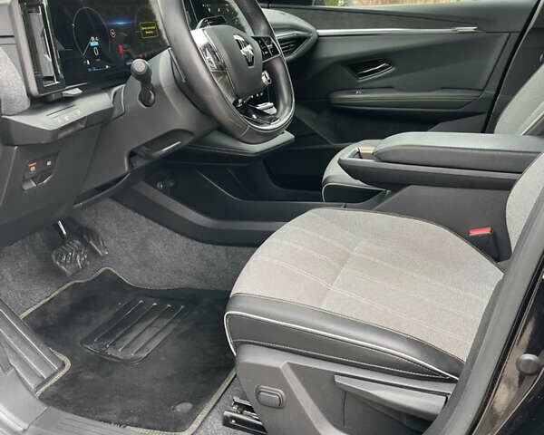 Чорний Рено Megane E-Tech, об'ємом двигуна 0 л та пробігом 111 тис. км за 21900 $, фото 14 на Automoto.ua